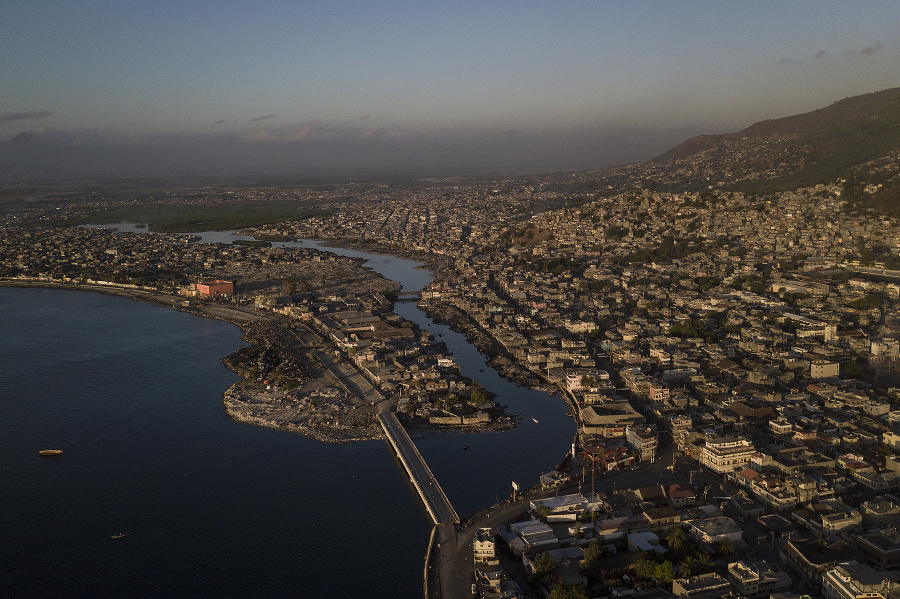 Prístavné mesto Cap-Haitien na