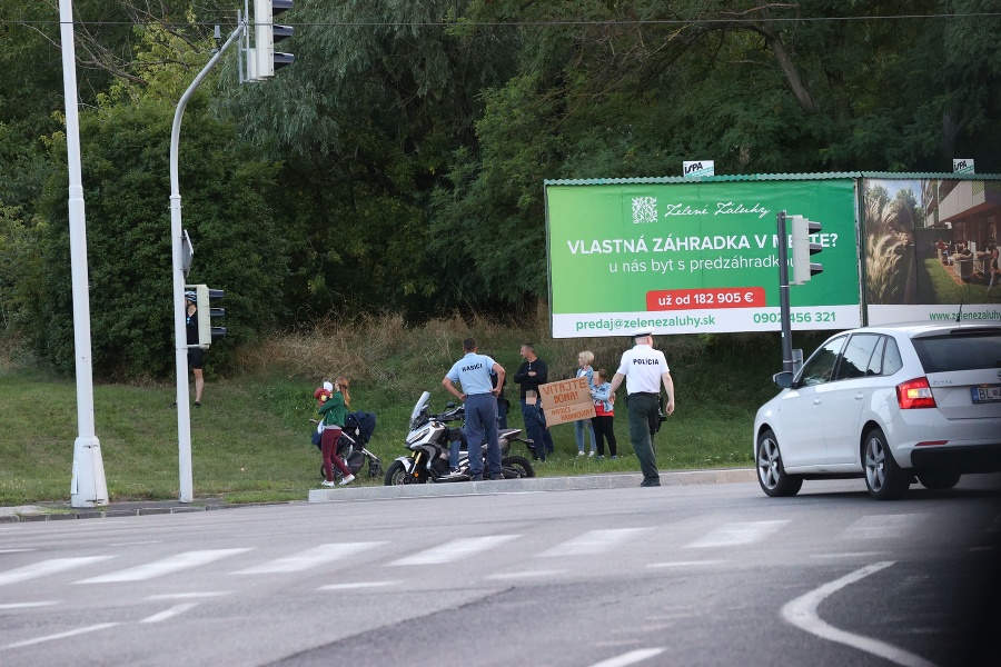 Návrat slovenských hasičov z