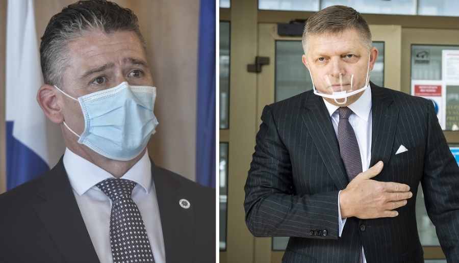 Robert Fico (vpravo) kritizuje