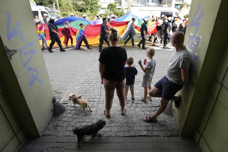 Pod prísnym policajným dohľadom