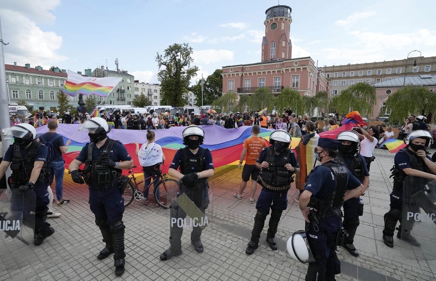 Pod prísnym policajným dohľadom