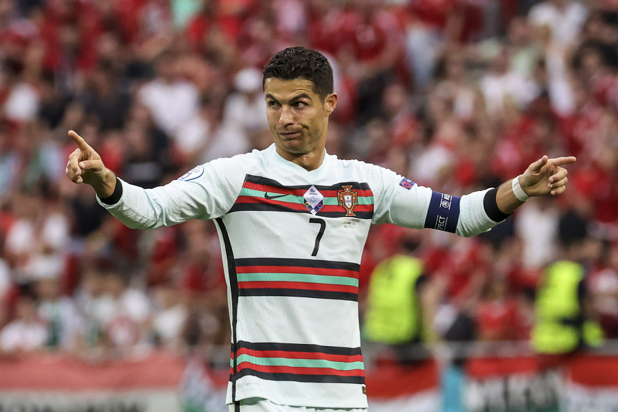 Cristiano Ronaldo premenil pokutový kop.
