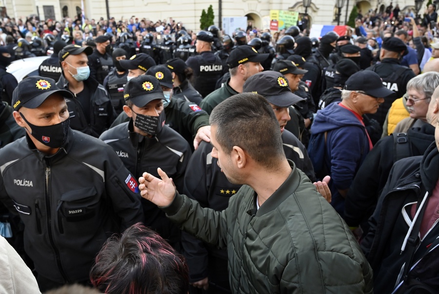 Protivládny protest na Hlavnej