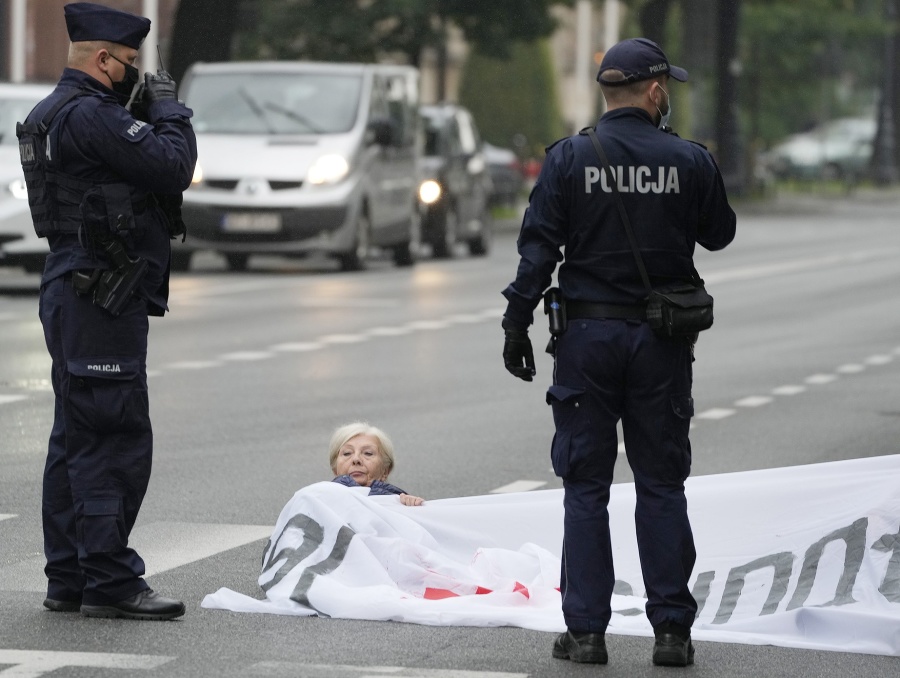 Poľské úrady vyšetrujú policajtov