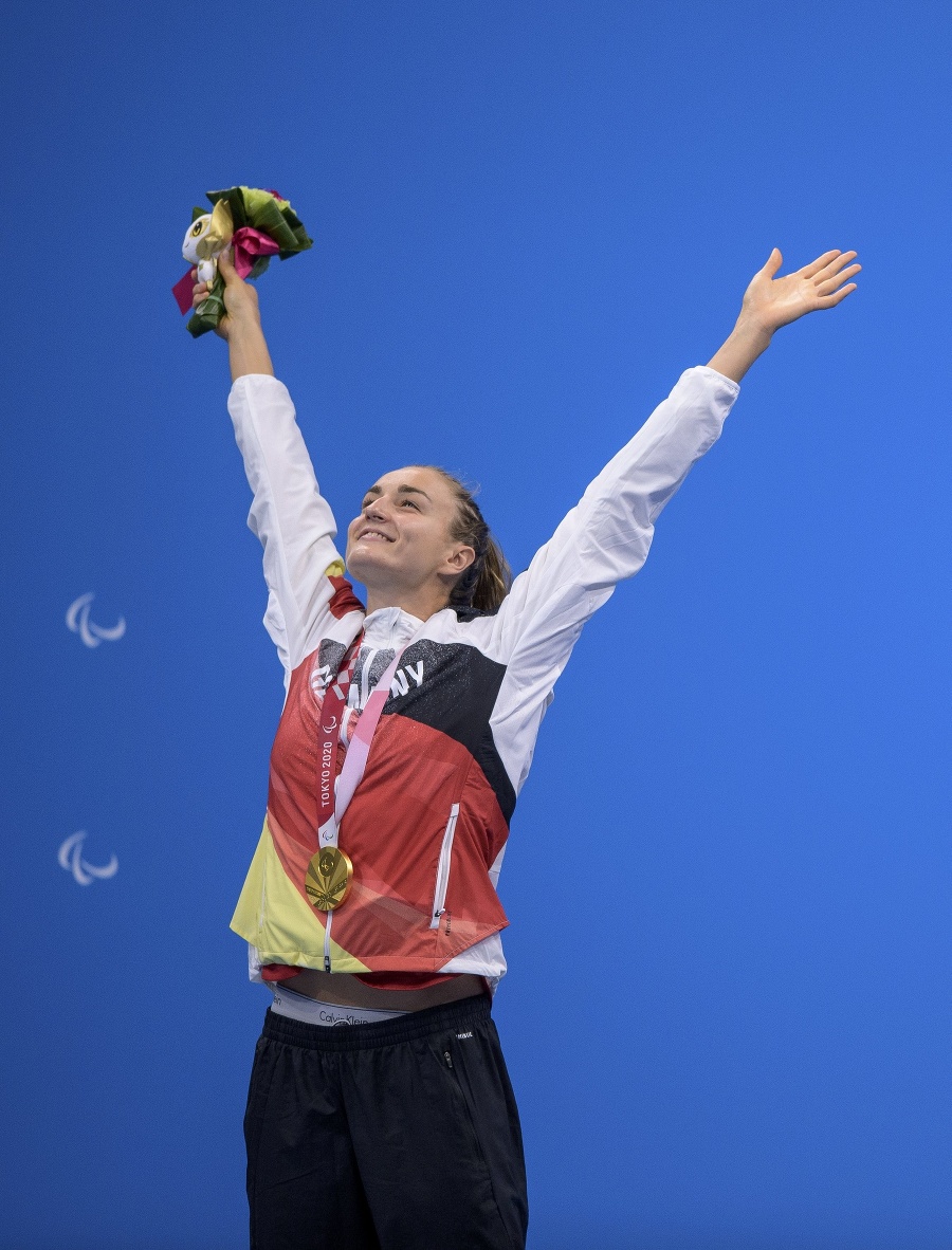 Paraplavkyňa Elena Krawzowová (27)
