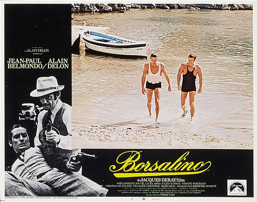 Scéna z filmu Borsalino (1970), kde obaja s Alainom Delonom v retro plavkách vychádzajú z mora.