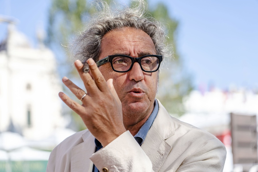 Taliansky filmový režisér Paolo Sorrentino na 78. ročníku medzinárodného filmového festivalu v Benátkach.