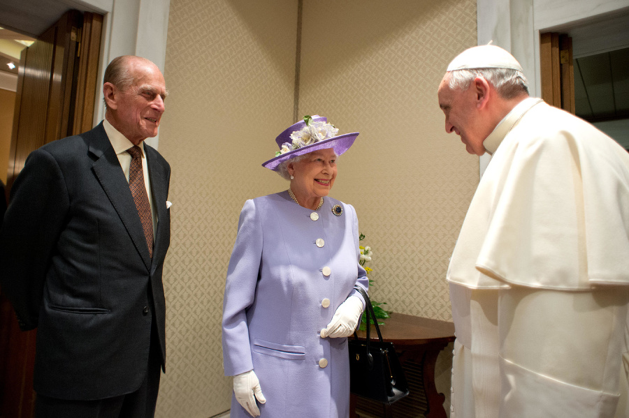 Pápež František víta britskú