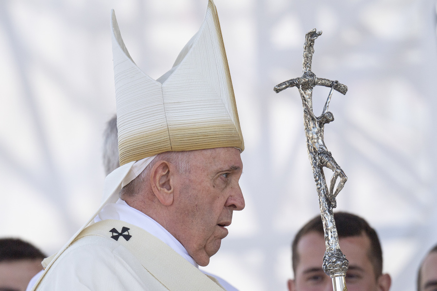 Na snímke pápež František