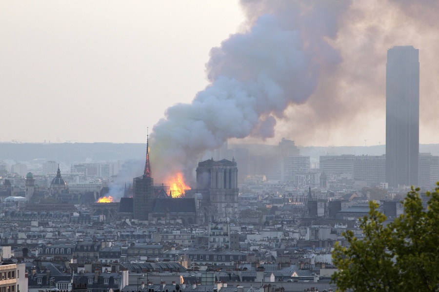 Parížska katedrála Notre-Dame je pripravená na reštaurátorské práce.
