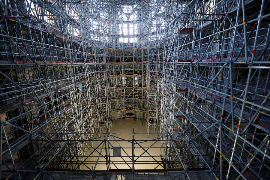 Parížska katedrála Notre-Dame je pripravená na reštaurátorské práce.
