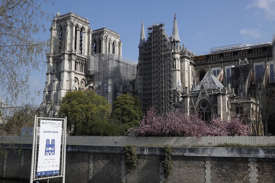Parížska katedrála Notre-Dame je pripravená na reštaurátorské práce.
