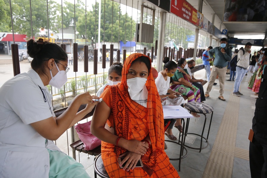 V Indii je plne zaočkovaných vyše 202 miliónov ľudí.