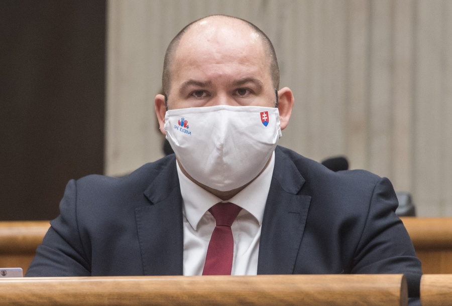 Poslanec zo Sme rodina Peter Pčolinský.