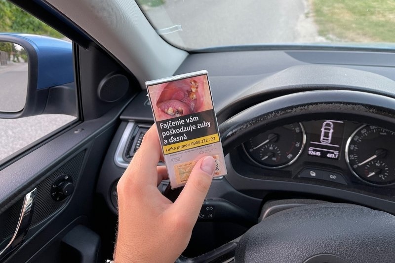 Zisťovali sme, čo hrozí vodičom vtedy, keď vyhodia ohorok cigarety z auta. 
