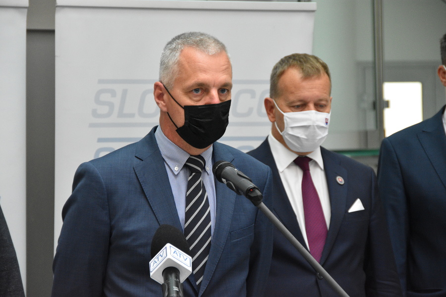 V hlinikárni Slovalco obmedzujú