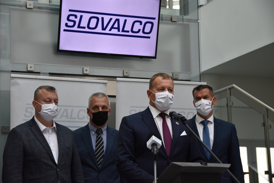 V hlinikárni Slovalco obmedzujú