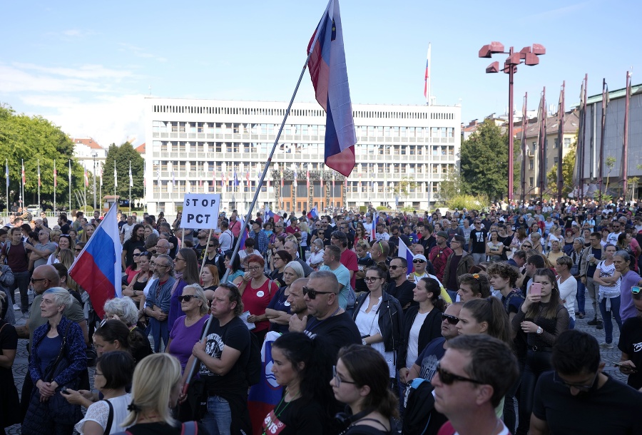 Demonštranti zablokovali centrum slovinského