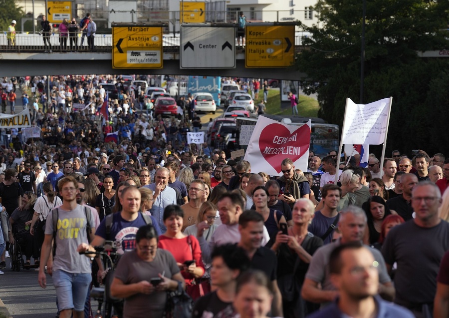 Demonštranti zablokovali centrum slovinského