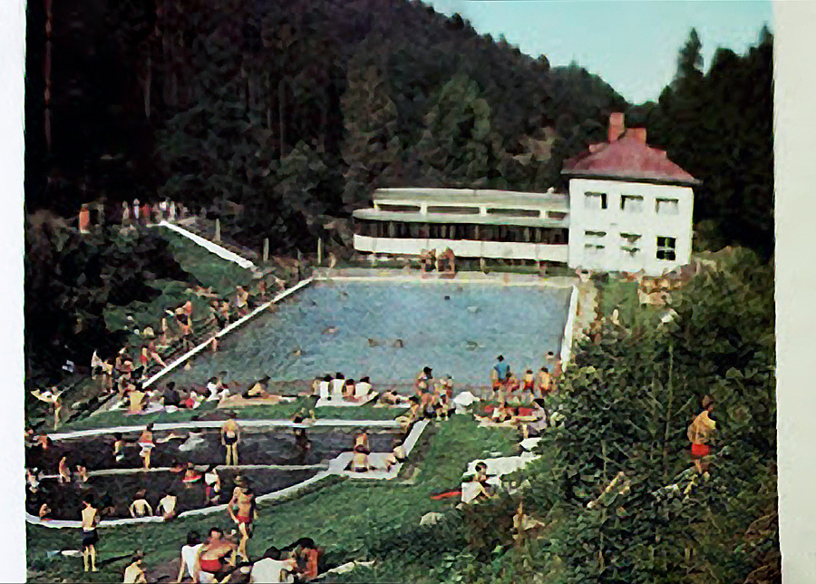 1981 - Bývalá ozdravovňa v Krompachoch dlho slúžila svojmu účelu. V popredí sa nachádzalo kúpalisko Snežienka.
