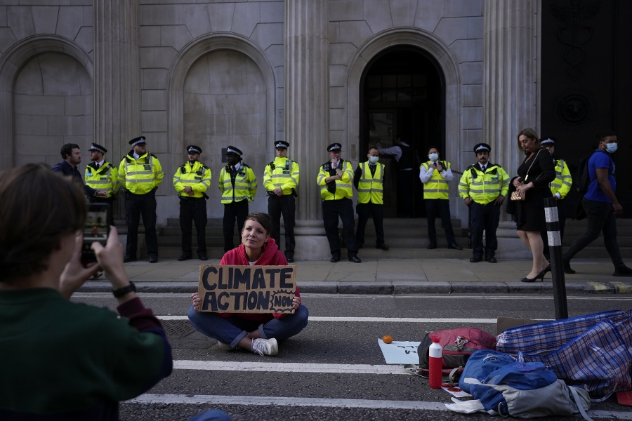 Klimatickí aktivisti blokovali tri