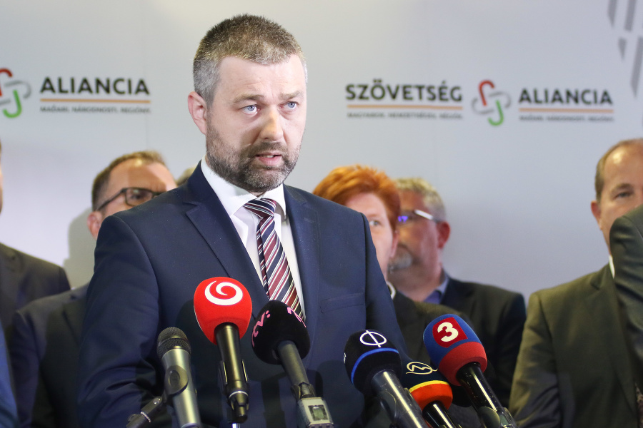 odpredseda strany Szövetség - Aliancia Mózes Szabolcs (v popredí)