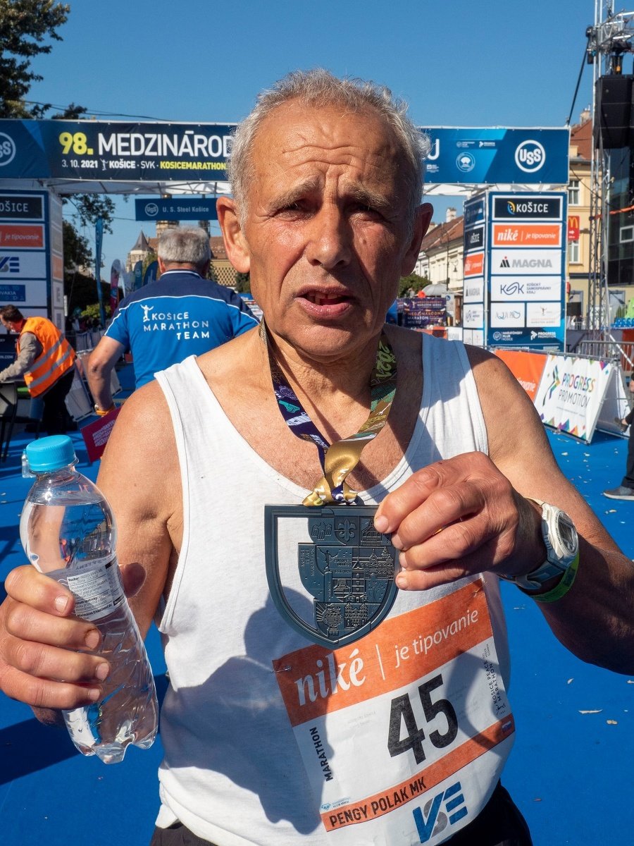 Peter Polák (72) v nedeľu zabehol
svoj v poradí už 45. Medzinárodný
maratón mieru.
