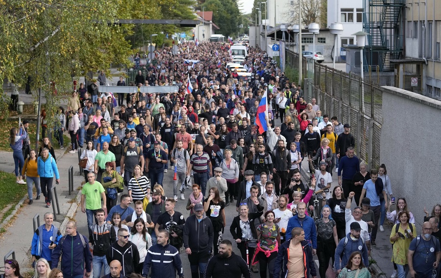 Slovinská polícia rozháňala demonštrantov