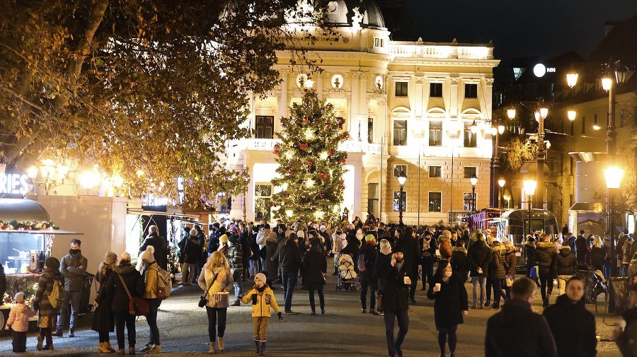 Vianočné trhy na Hviezdoslavovom