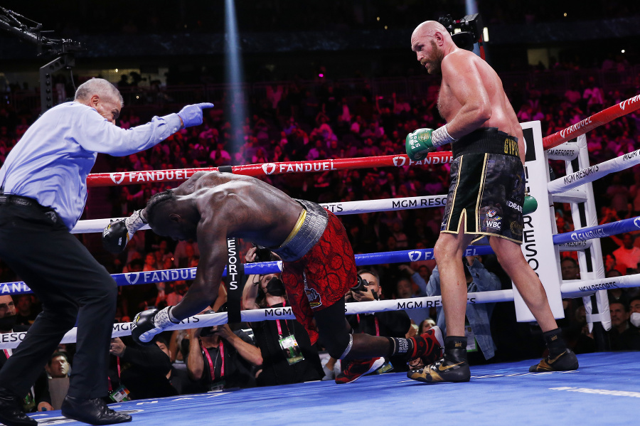 Tyson Fury knockoutuje Deontaya