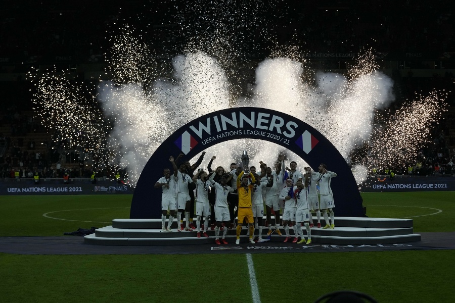Futbalisti Francúzska oslavujú triumf