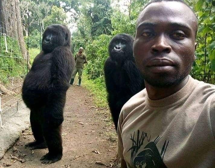 Ndakasi a jej
kamarátka Ndeze
rady pózovali na selfie.