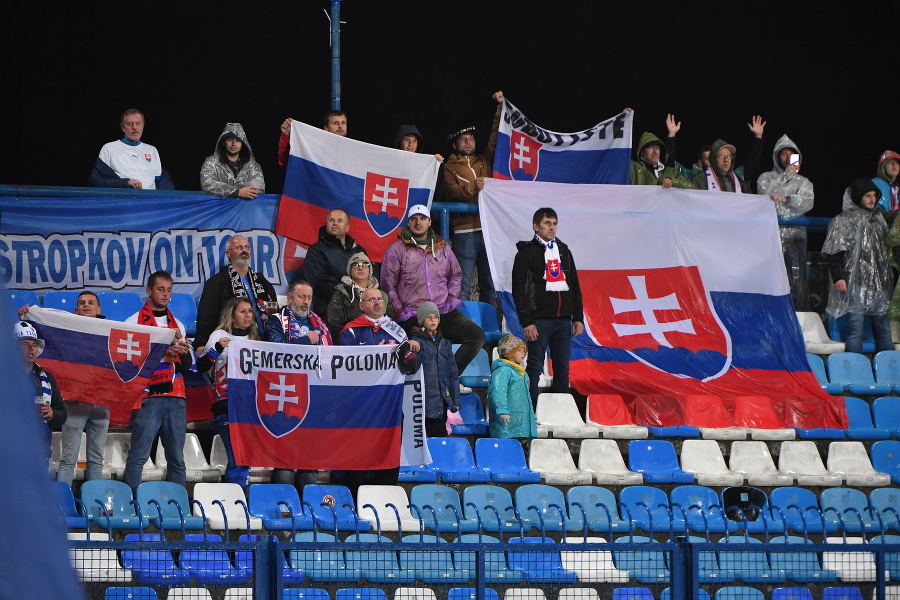 Slovenskí fanúšikovia povzbudzujú počas