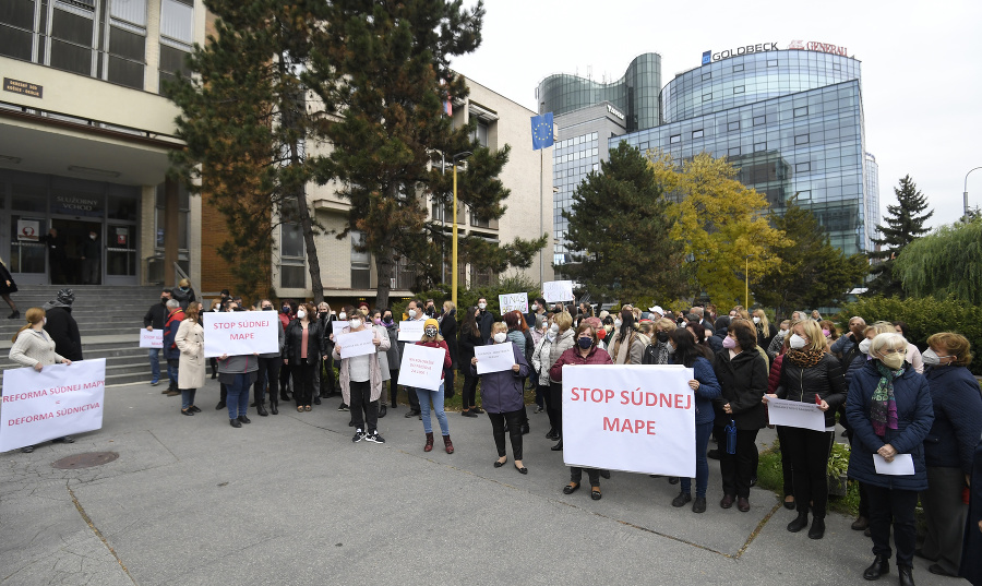 Na snímke protestné zhromaždenie