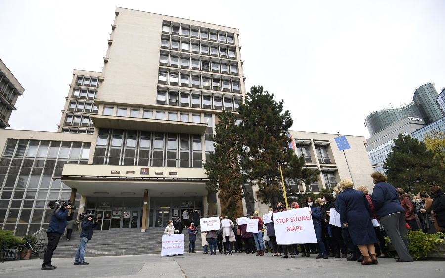 Na snímke protestné zhromaždenie