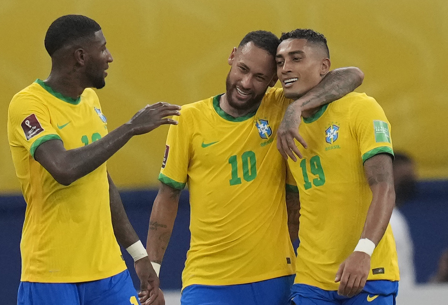 Brazílčan Neymar oslavuje gól