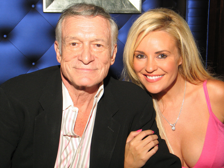Zakladateľ legendárneho magazínu pre dospelých Playboy Hugh Hefner a jeho partnerka Bridget Marquardt.