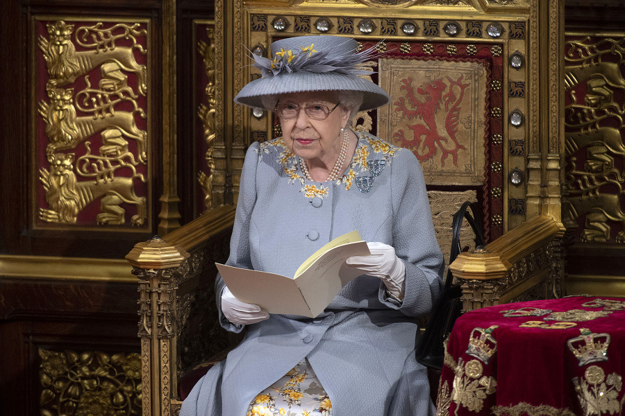 Na snímke britská kráľovná Alžbeta II. počas prejavu, ktorým otvorila novú schôdzu parlamentu v Londýne 11. mája 2021.