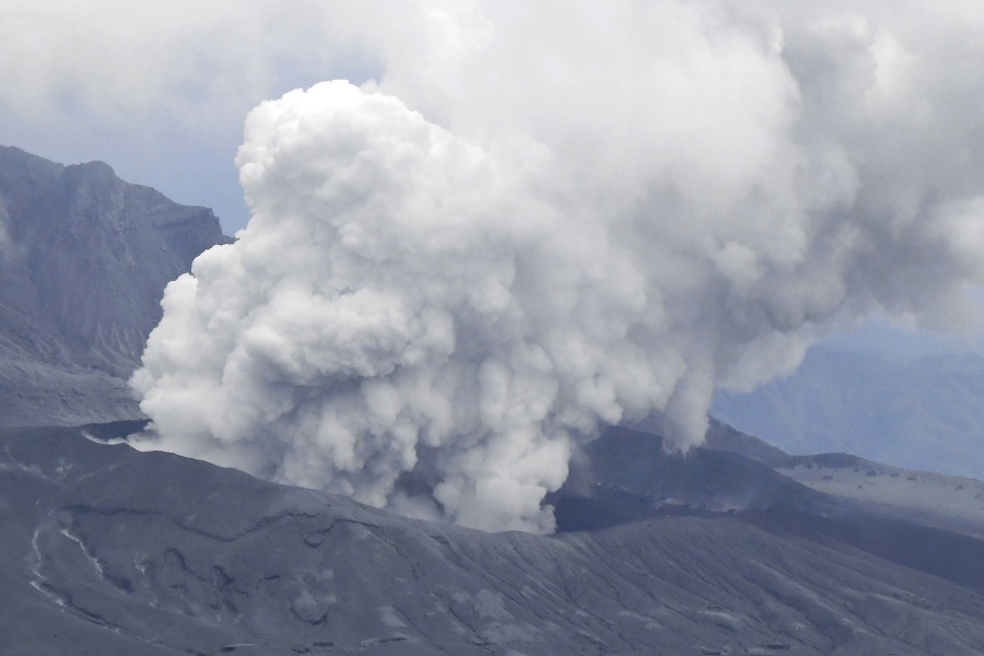 Vybuchla sopka Aso