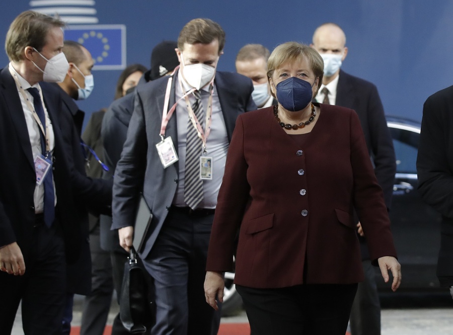 Summit EÚ načrtol riešenie rastúcich cien energií v Európe.