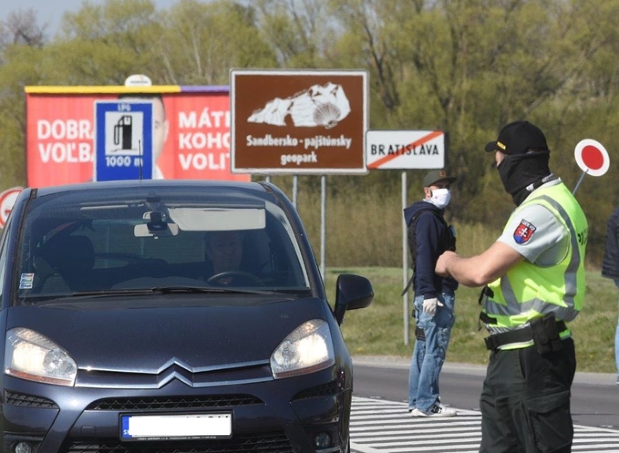 Policajti zastavili muža na