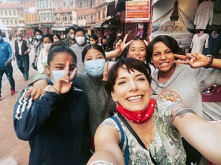 V Nepále zapadla: 
Medzi miestnymi