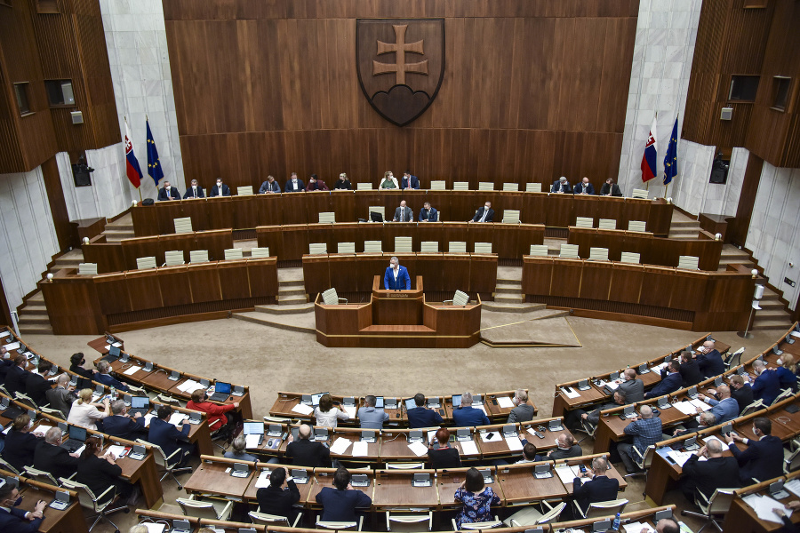 Poslanci sa vrátia do