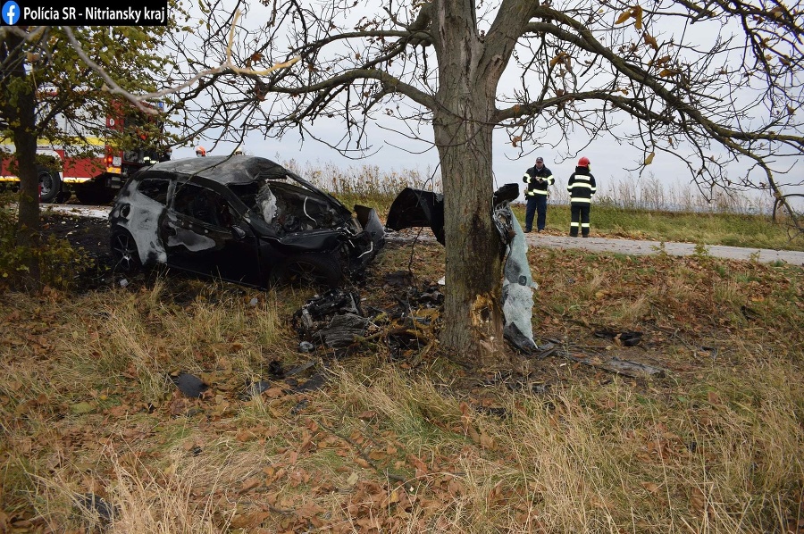 Pri dopravnej nehode utrpel mladý vodič zranenia, ktorým na mieste podľahol.