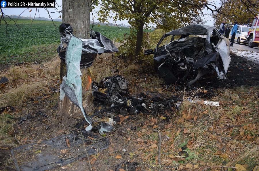 Pri dopravnej nehode utrpel mladý vodič zranenia, ktorým na mieste podľahol.