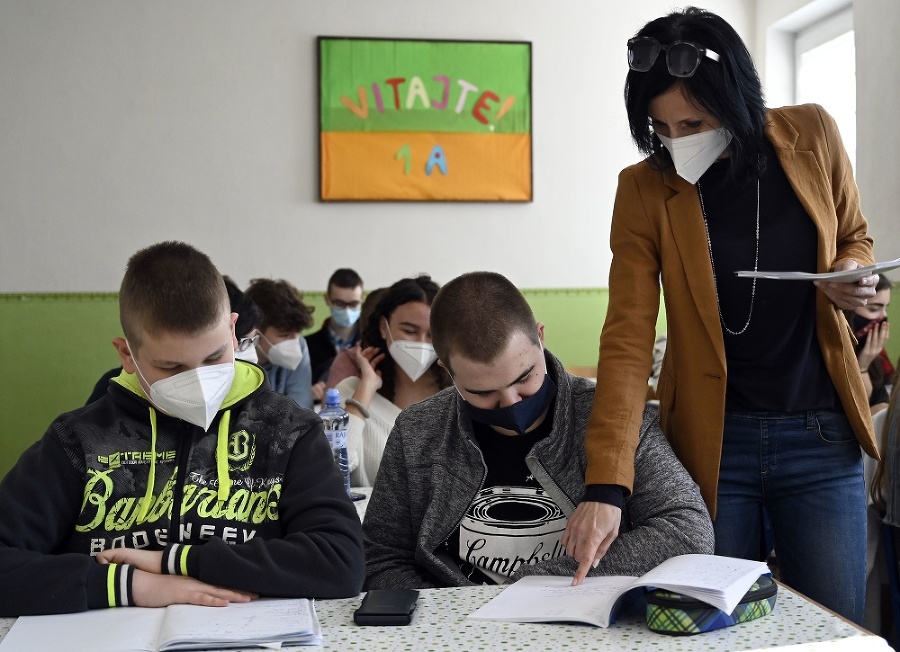 V čiernych regiónoch sa škola zatvára v prípade veľkého počtu pozitívnych.