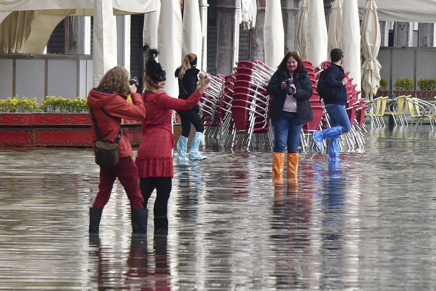 Benátkam hrozia povodne. 