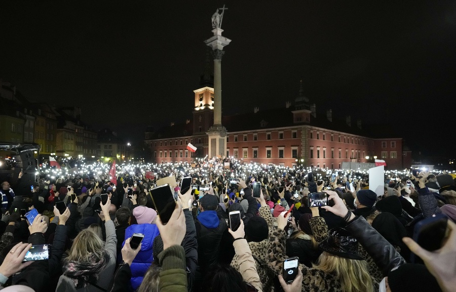 Tisíce Poliakov protestovali proti
