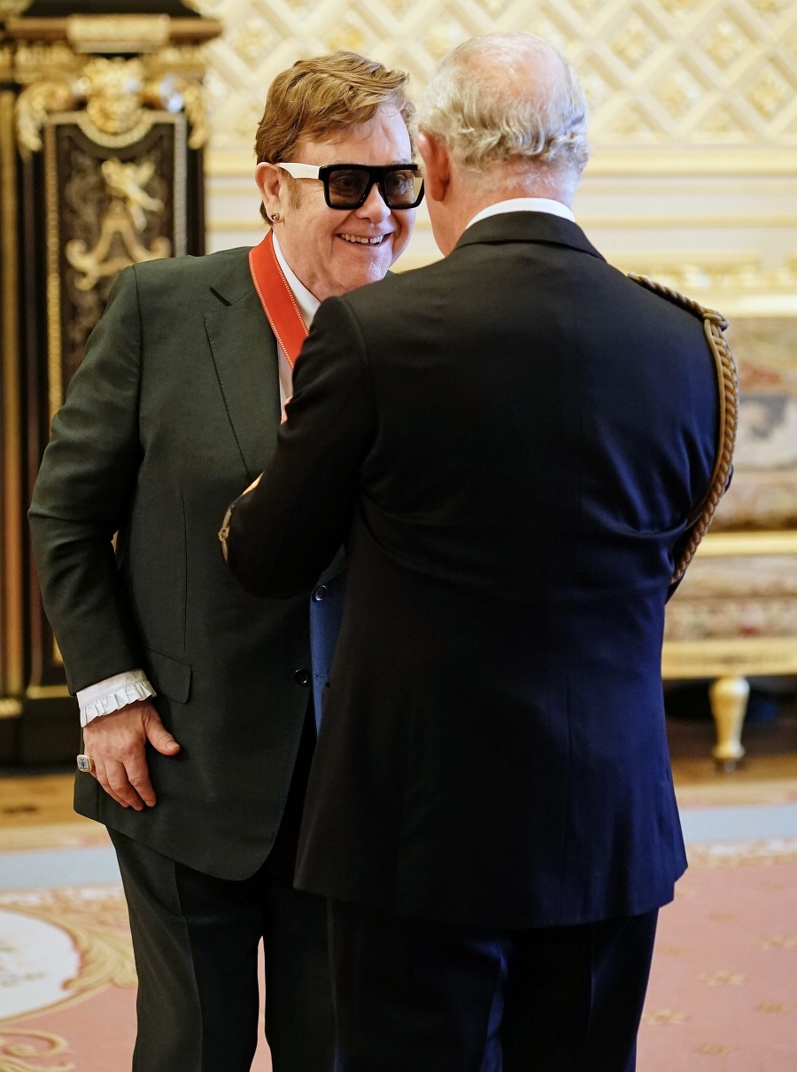 Elton John si vysoké