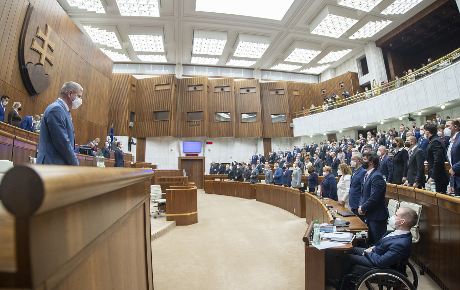 Poslanci parlamentu SR si